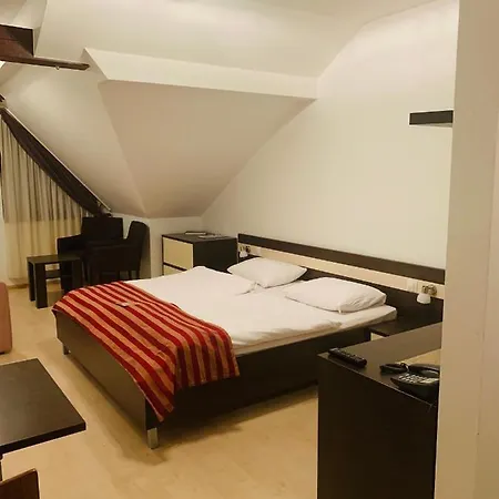 Apartment Komnata Besenova